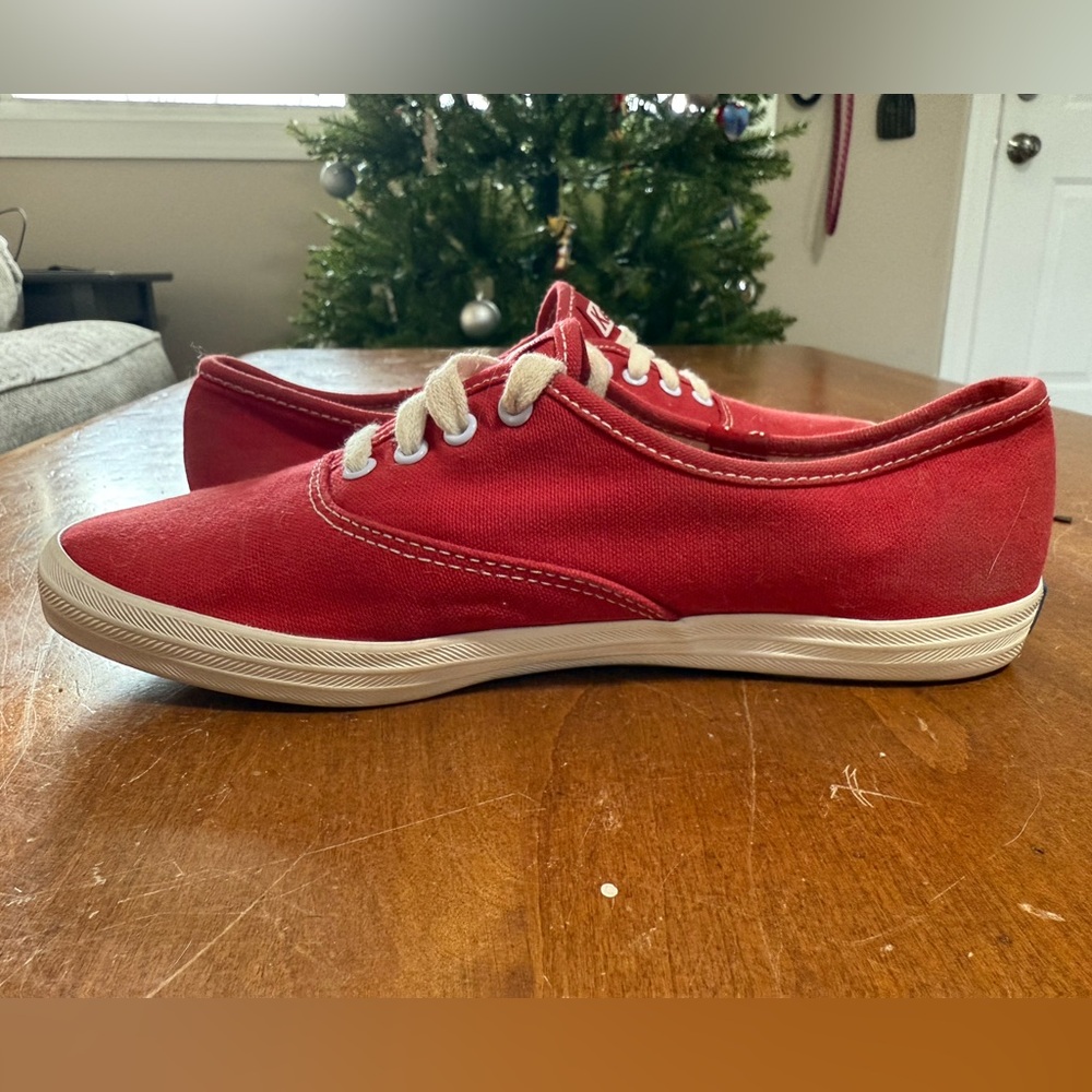Women’s Keds Taylor Swift Red Edition - Picture 5 of 10